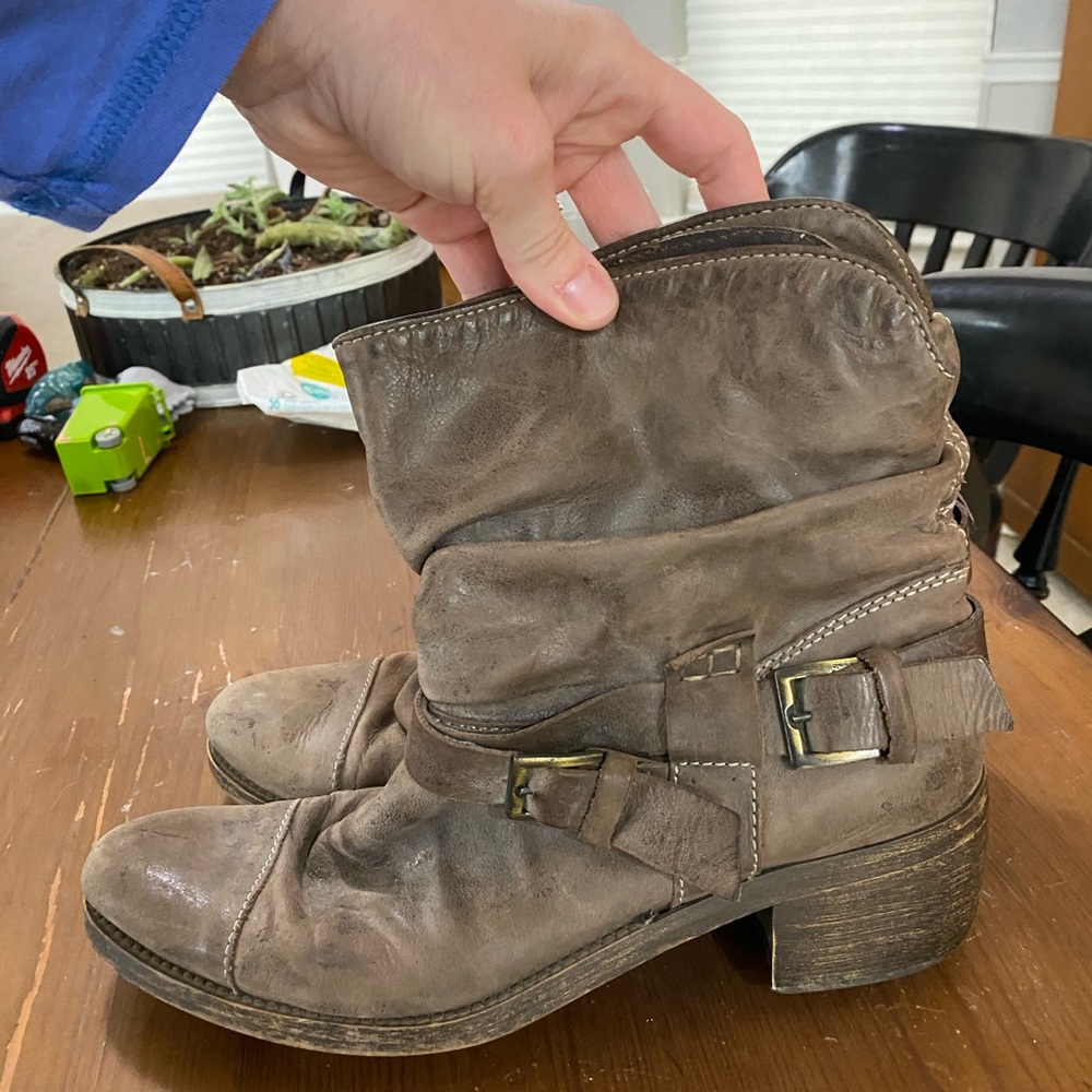 Slouchy leather Aldo booties